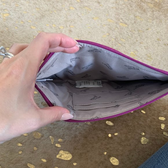 Palace of Jewells Pebble Wristlet Clutch NWT - Picture 6 of 9